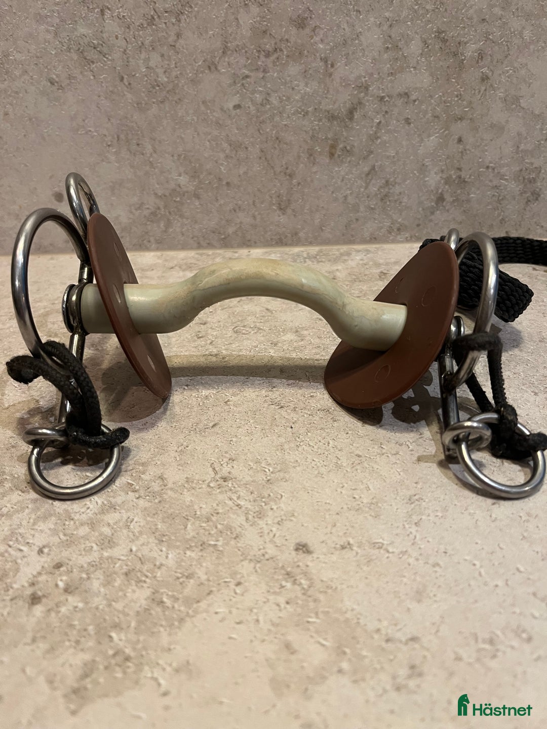 Bett hästutrustning till salu: Beris flippanbett i Allerum - Annons 2