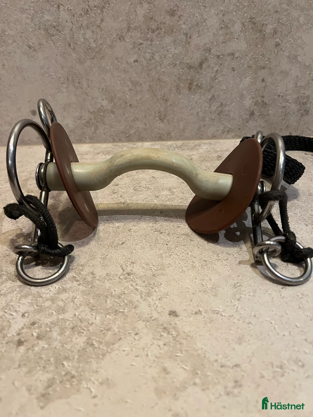 Bett hästutrustning till salu: Beris flippanbett i Allerum - Annons 2