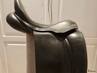 Sadlar hästutrustning till salu: 18'' Hulsebos Dressyrsadel i Österbybruk - Annons 2