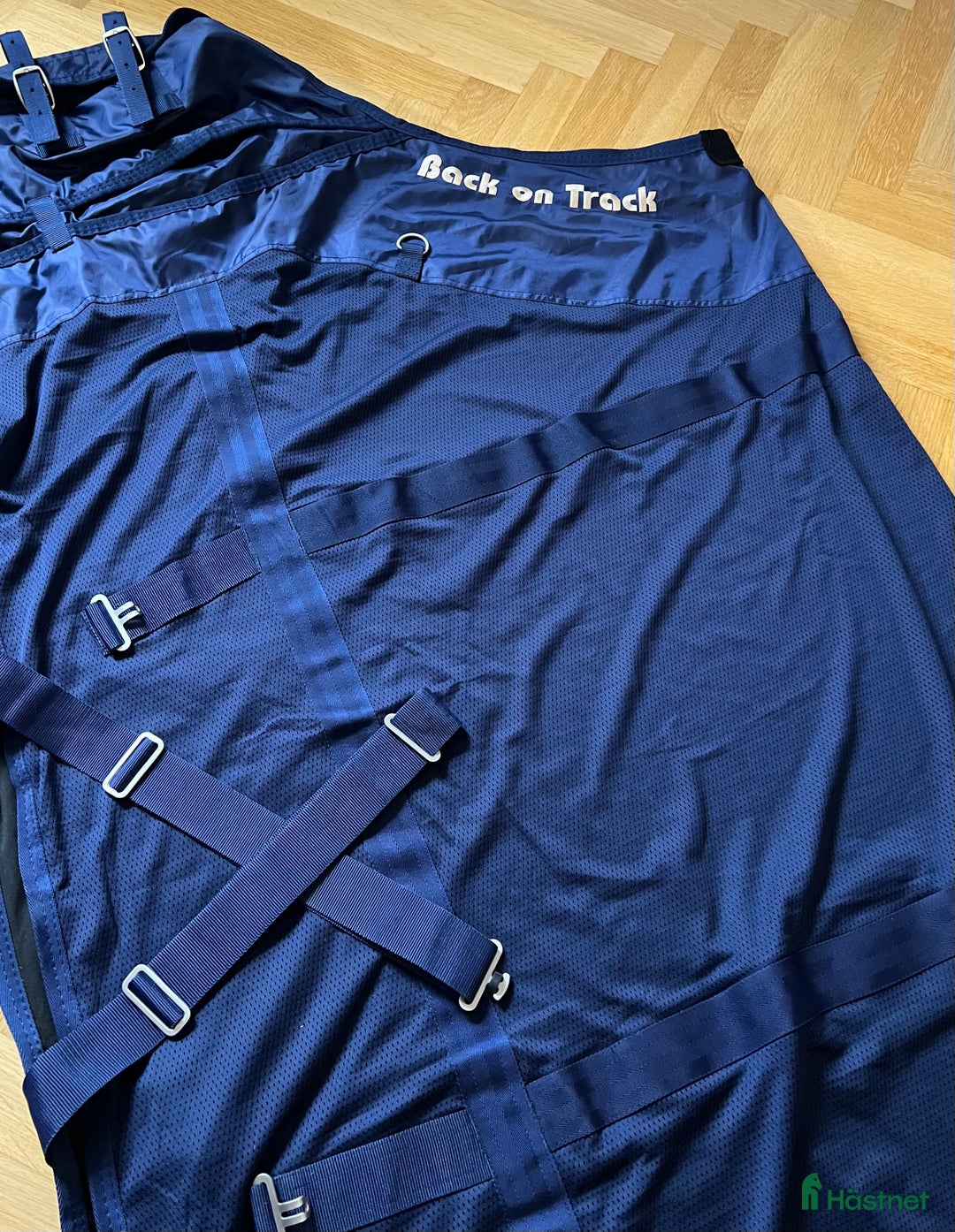 Täcken hästutrustning till salu: Back on track i Borås - Annons 1