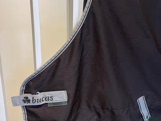 Täcken hästutrustning till salu: Fint brunt utetäcke i Lidingö - Annons 5