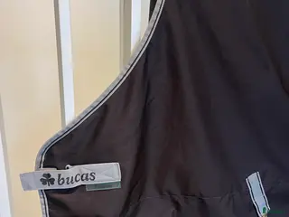 Täcken hästutrustning Fint brunt utetäcke i Lidingö - Annons 15