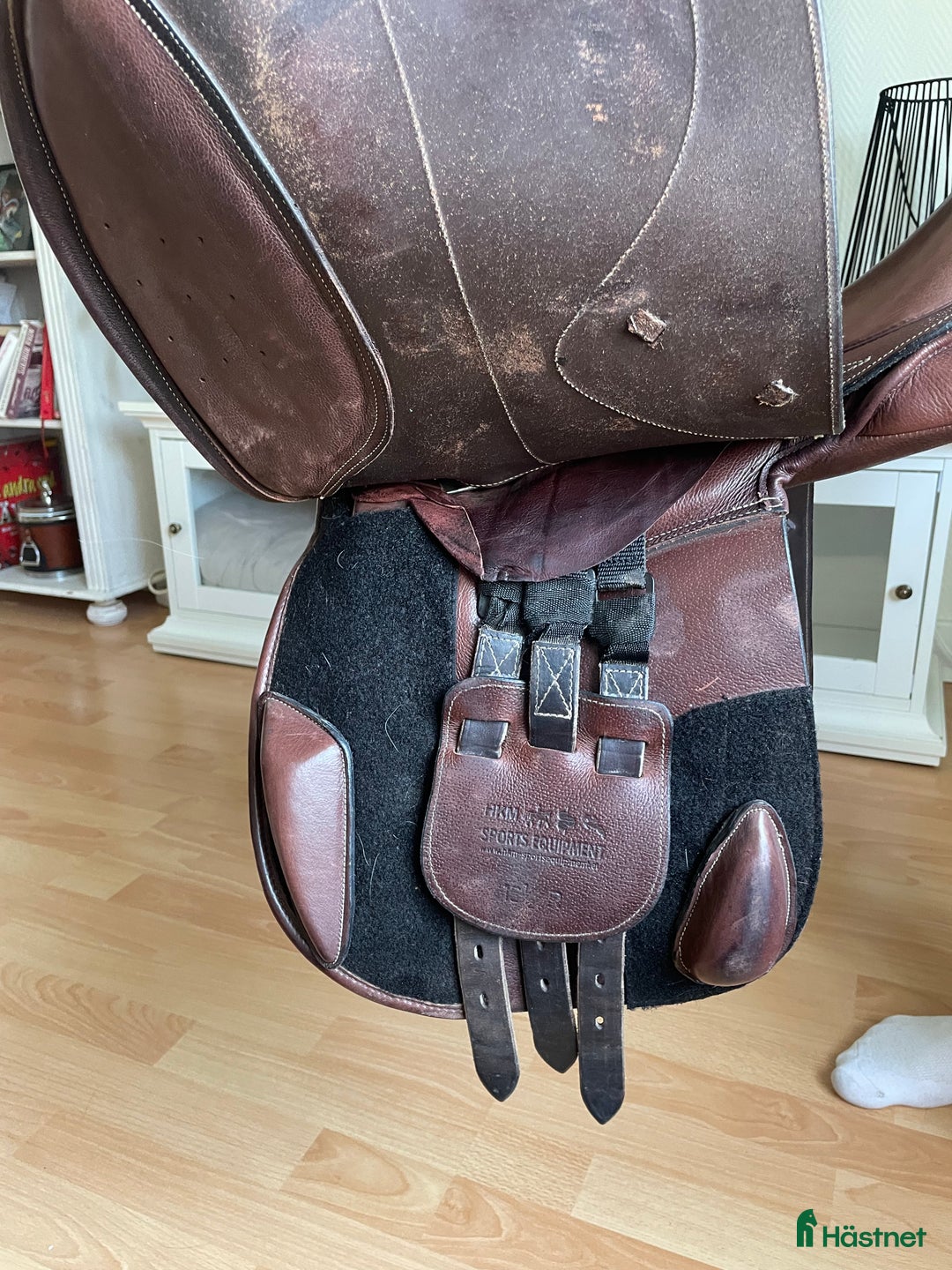 Sadlar hästutrustning till salu: 🐎 HKM hoppsadel 15,5” – utbytbart koppjärn i Västerhaninge - Annons 5