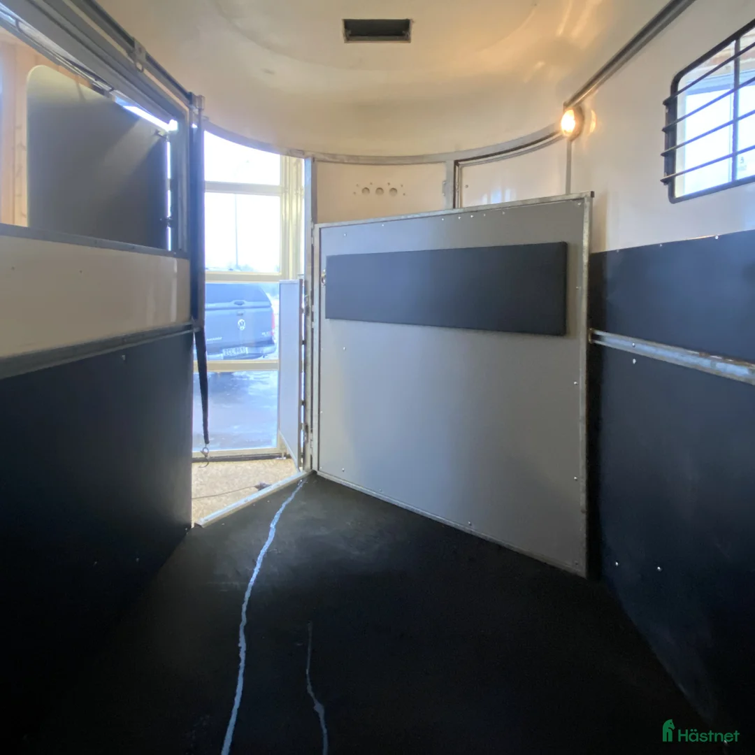 Hästtransporter  fordon & transport till salu: Lasta diagonalt stuterimodell- Fautras Oblic+2-18 i Kvicksund - Annons 6