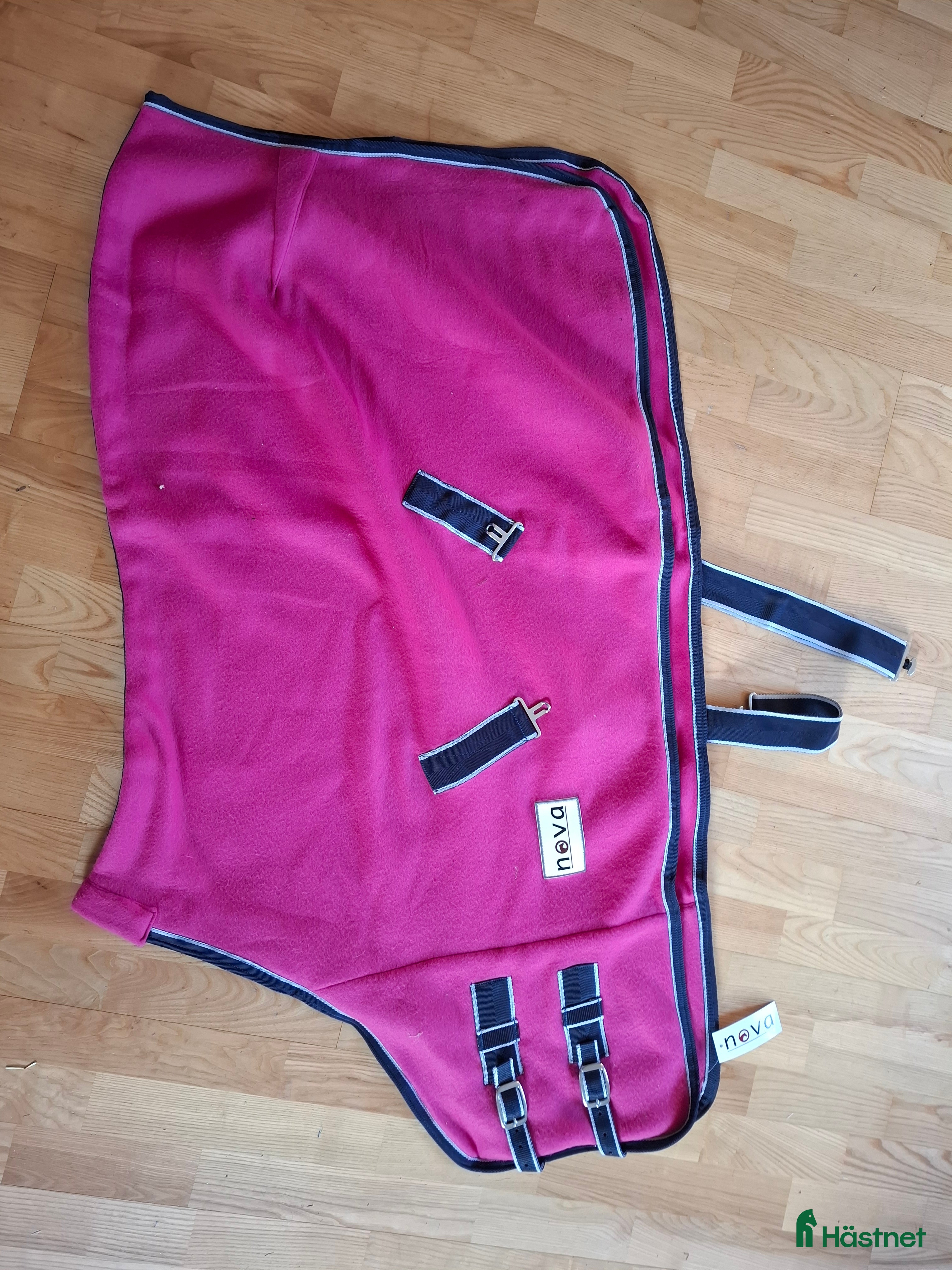 Täcken hästutrustning Nytt rosa fleecetäcke! i Läckeby - Annons 4