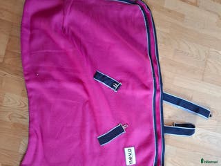 Täcken hästutrustning Nytt rosa fleecetäcke! i Läckeby - Annons 4