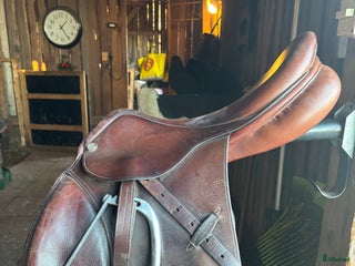 Sadlar hästutrustning till salu: Pessoa sadel i Kumla - Annons 1