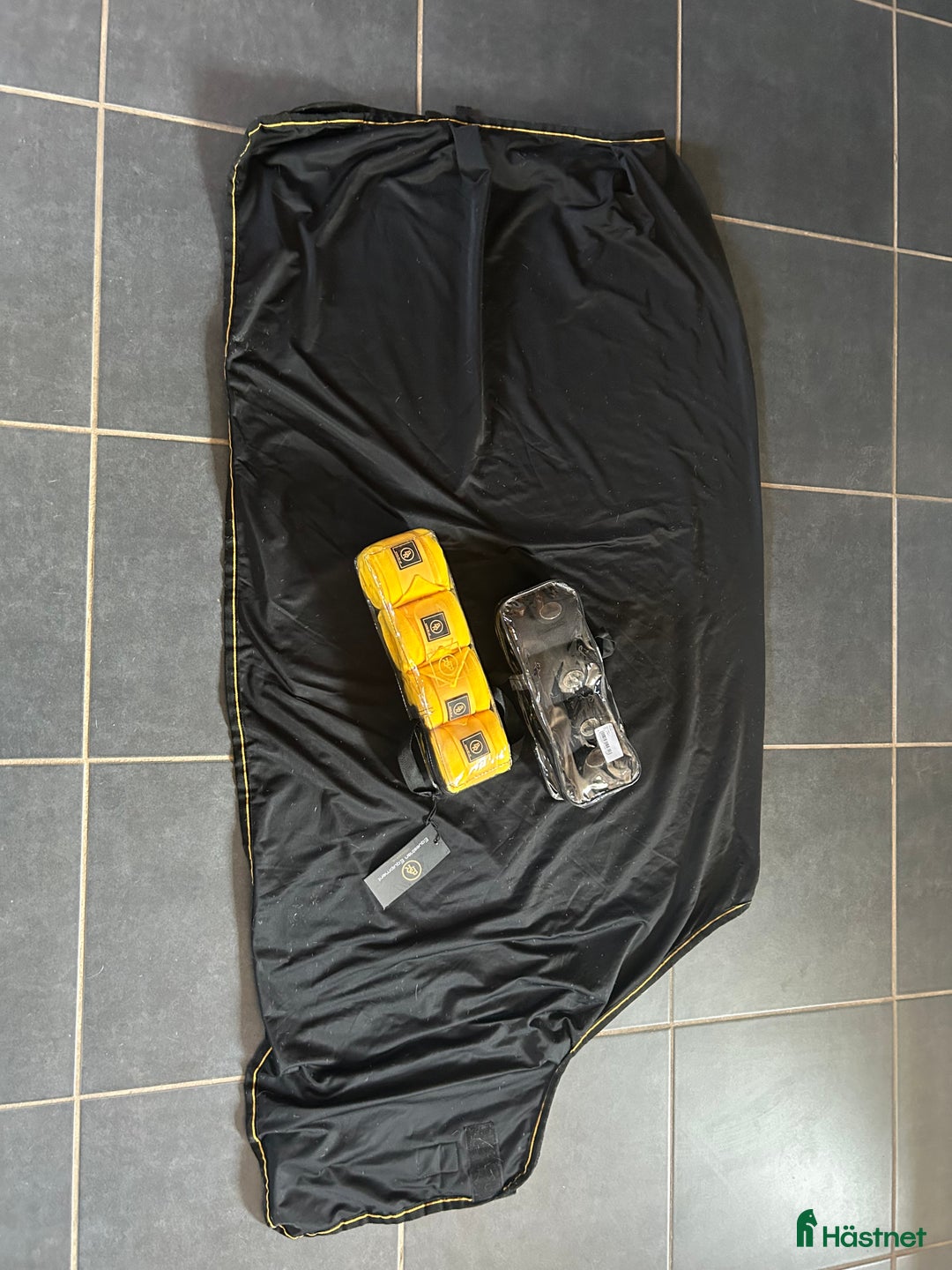 Täcken hästutrustning till salu: Bucas Power Color och nya lindor i Vellinge - Annons 1