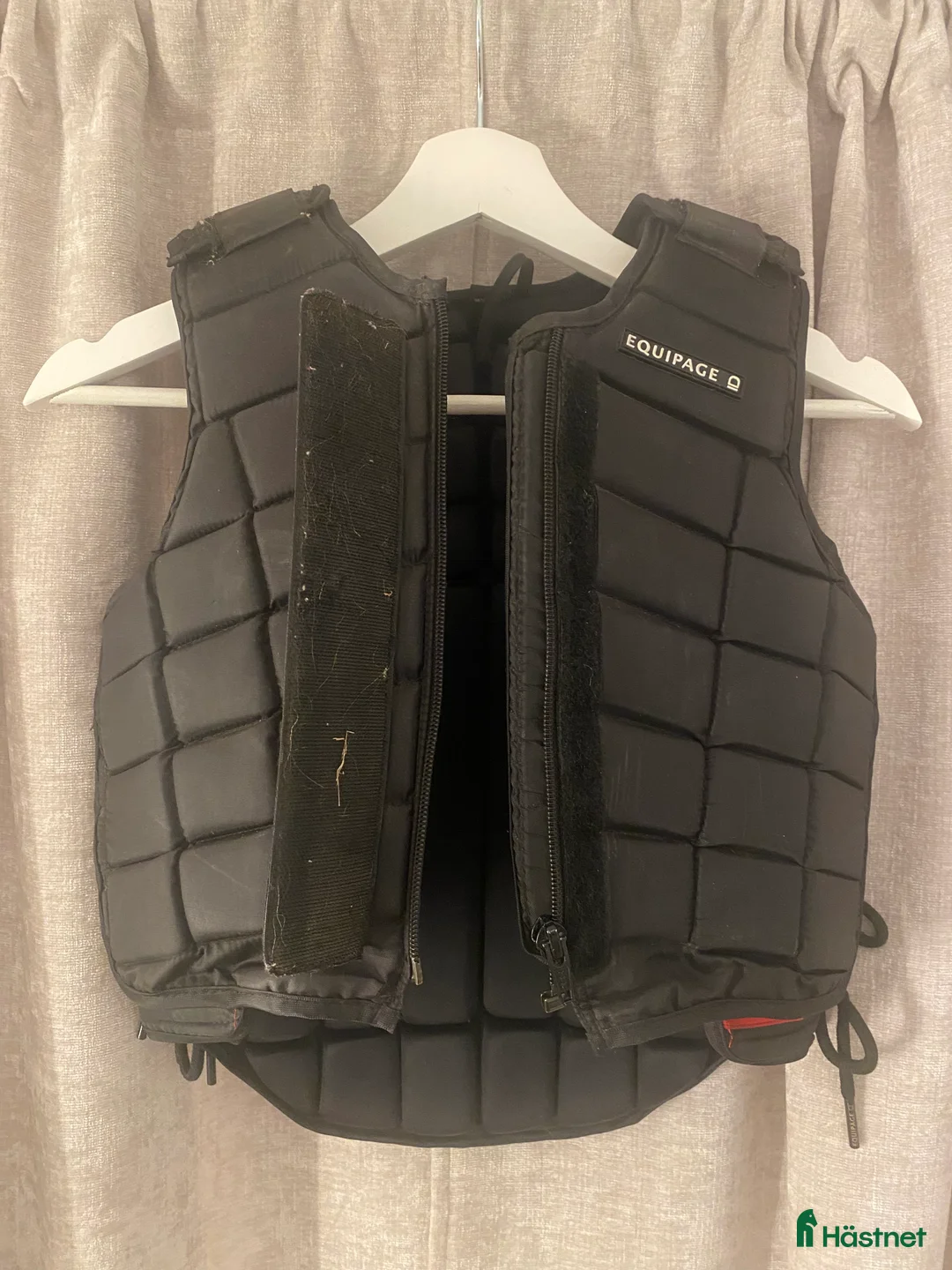 Säkerhetsvästar ryttarutrustning till salu: Equipage säkerhetsväst  i Borlänge - Annons 1