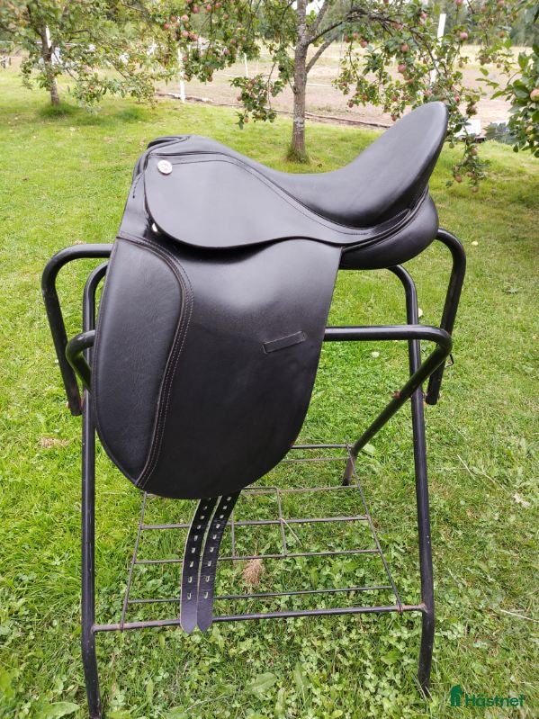Sadlar hästutrustning till salu: Dressyrsadel 15-15,5 tum i Robertsfors - Annons 14