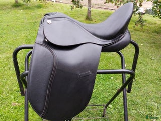 Sadlar hästutrustning till salu: Dressyrsadel 15-15,5 tum i Robertsfors - Annons 11