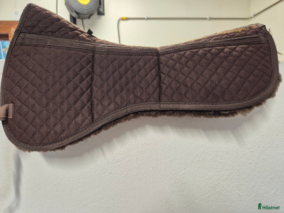 Sadeltillbehör hästutrustning till salu: Fårskinnspad  i Vaggeryd - Annons 2