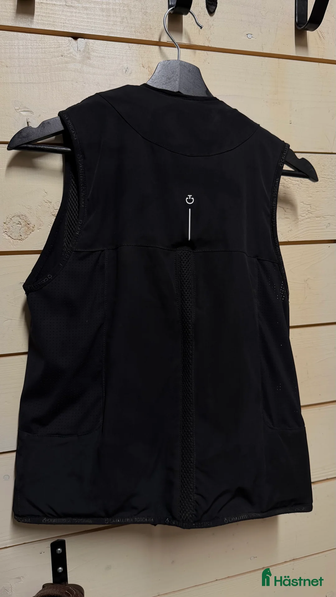 Säkerhetsvästar ryttarutrustning till salu: Cavalleria Toscana airbag väst i Karlstad - Annons 2