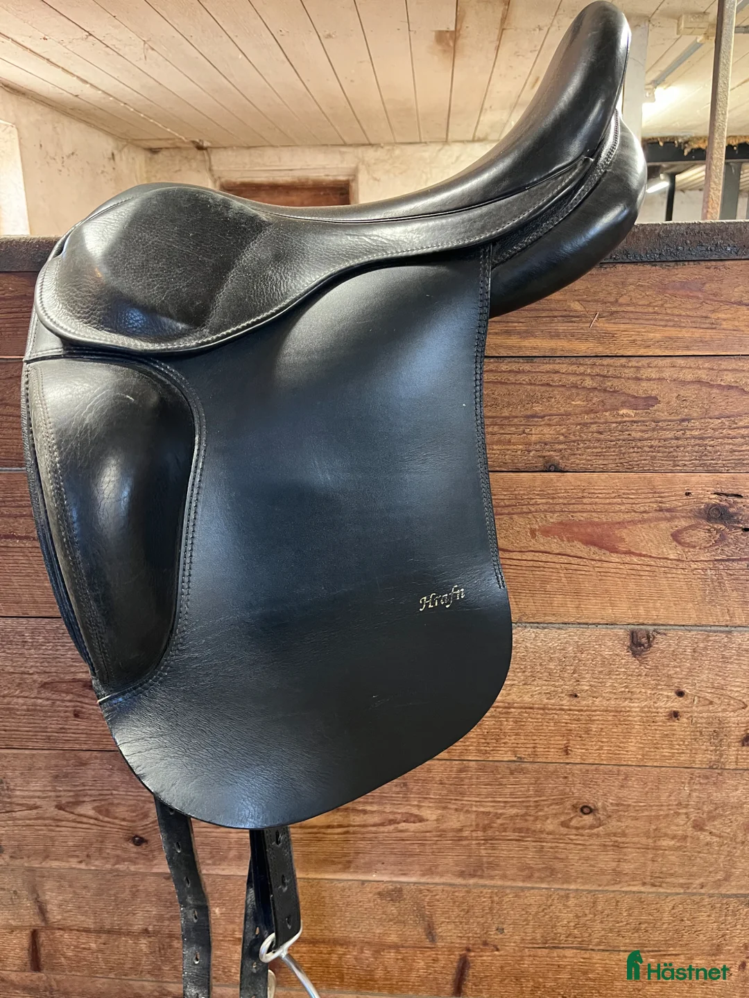 Sadlar hästutrustning till salu: Hrafn sadel - Annons 1