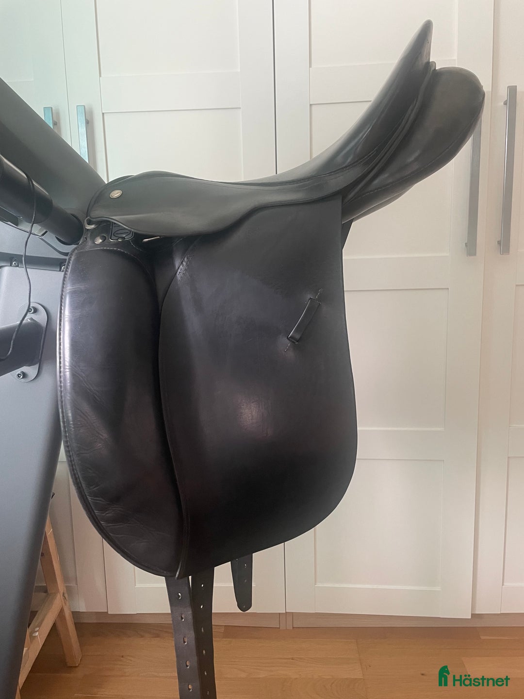 Sadlar hästutrustning till salu: Hubertus dressyrsadel 16,5” i Västerhaninge - Annons 1