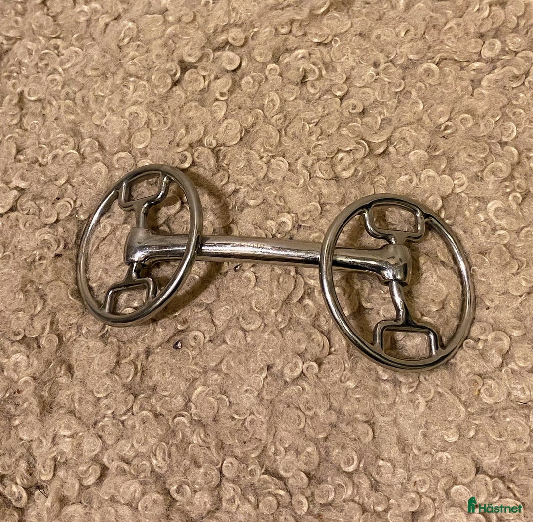 Bett hästutrustning till salu: Globus hissringsbett i Falun - Annons 1