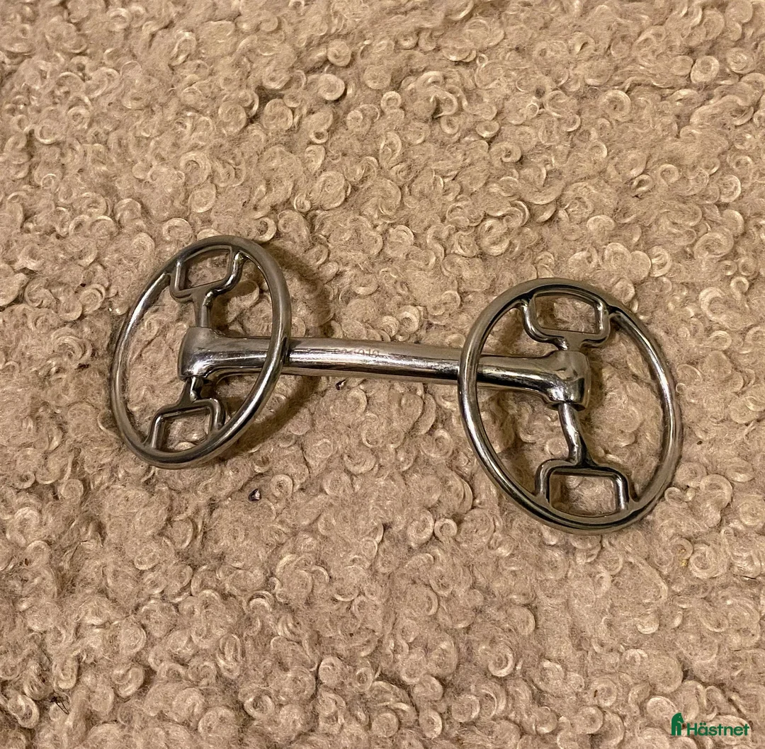 Bett hästutrustning till salu: Globus hissringsbett i Falun - Annons 1