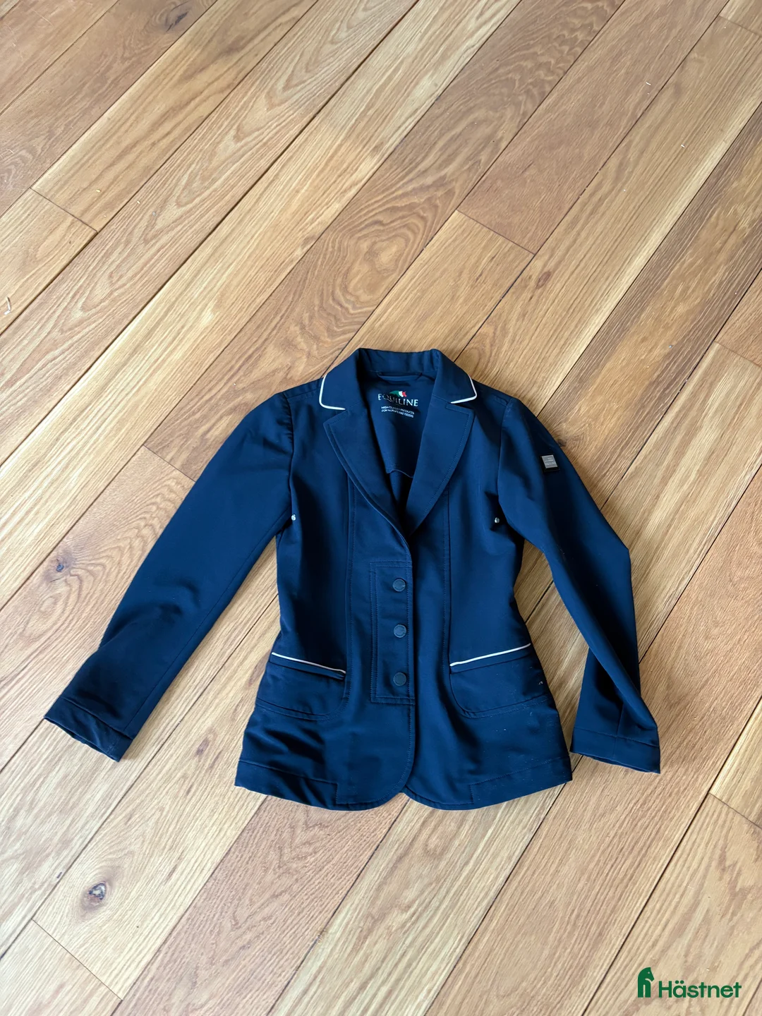 Jackor & Kavajer ryttarutrustning till salu: Tävlingskavaj Equiline marin/rosa stl 8-9 i Limhamn - Annons 1