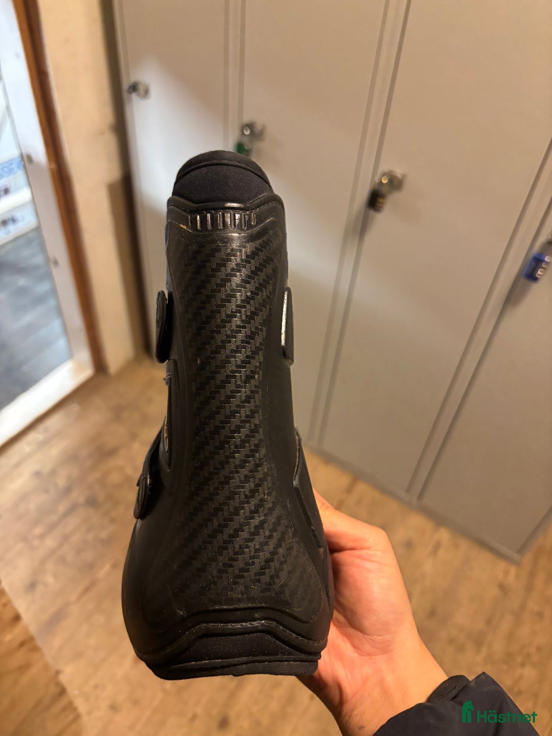 Benskydd hästutrustning till salu: Svara veredus skydd  i Saltsjö-Boo - Annons 4