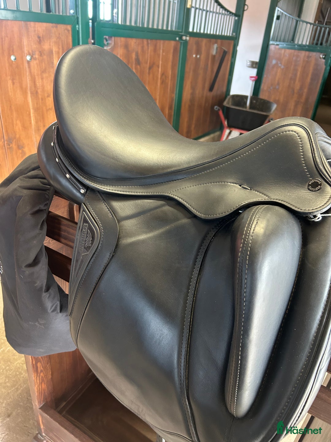 Sadlar hästutrustning till salu: Equiline Alissum 17” Svart  i Värsås - Annons 3