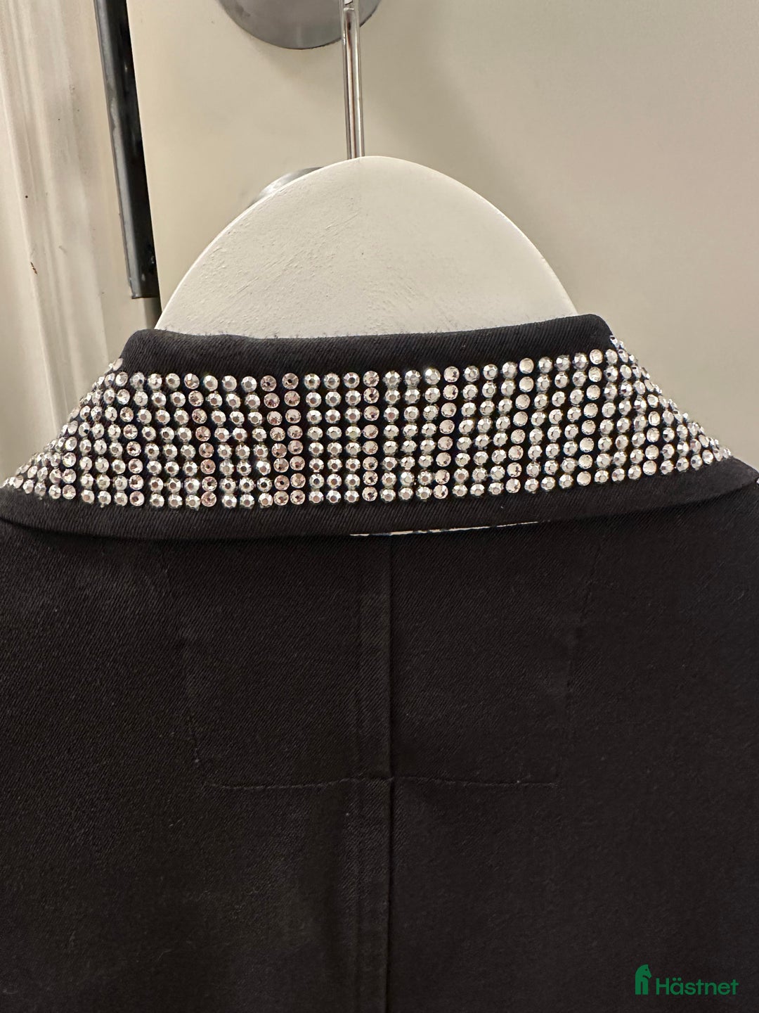 Jackor & Kavajer ryttarutrustning till salu: Animo kavaj med strass i Söderhamn - Annons 2