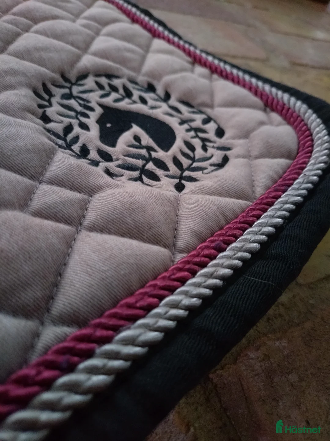 Schabrak & Vojlockar hästutrustning till salu: Fint Jacson schabrak  - Annons 2