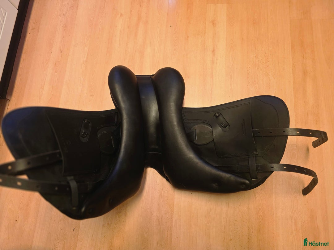 Sadlar hästutrustning till salu: Världens skönaste sadel i Vega - Annons 3