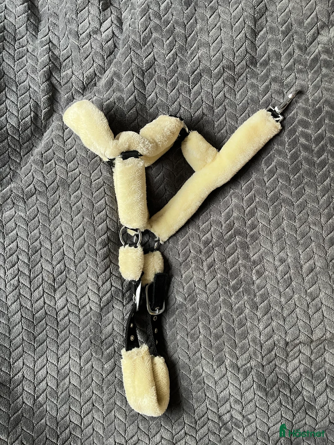 Övrig Hästutrustning hästutrustning till salu: Två grimmor  - Annons 1