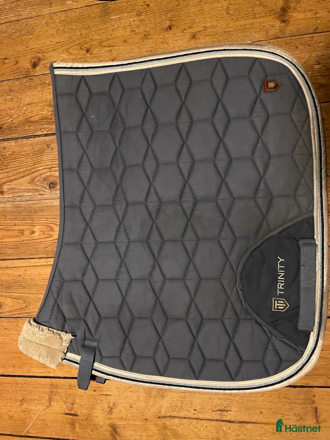 Schabrak & Vojlockar hästutrustning till salu: Super fint ljusblått schabrak säljs! i Bollebygd - Annons 1