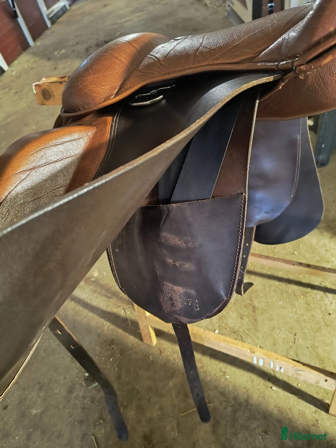 Sadlar hästutrustning till salu: Bomlös Eques sadel  - Annons 4