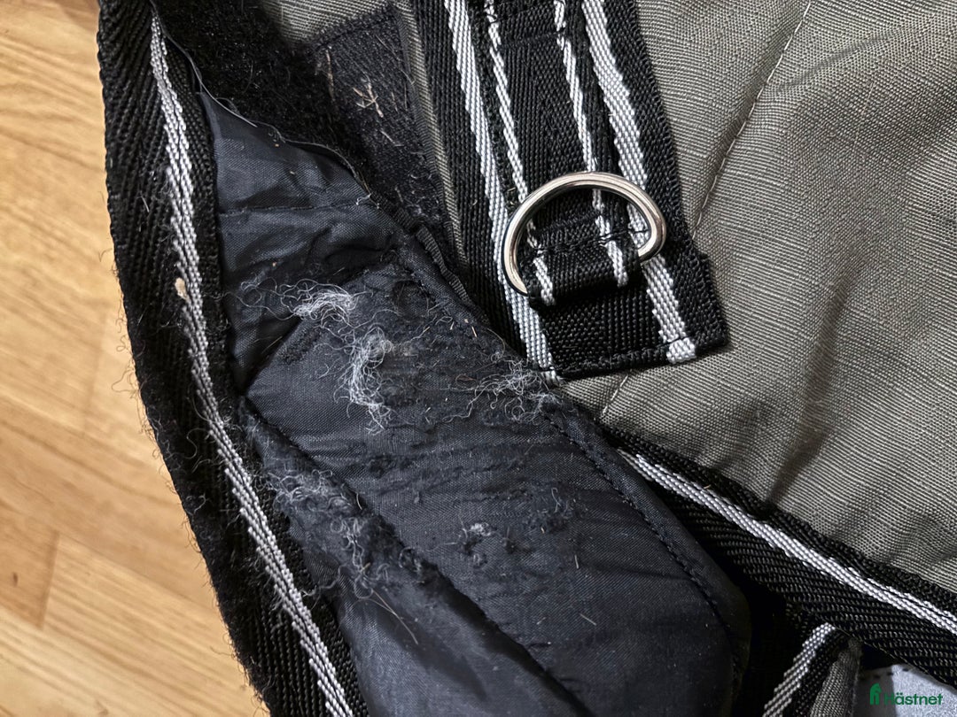 Täcken hästutrustning till salu: Innetäcke från EquoIQ i Tyresö - Annons 3