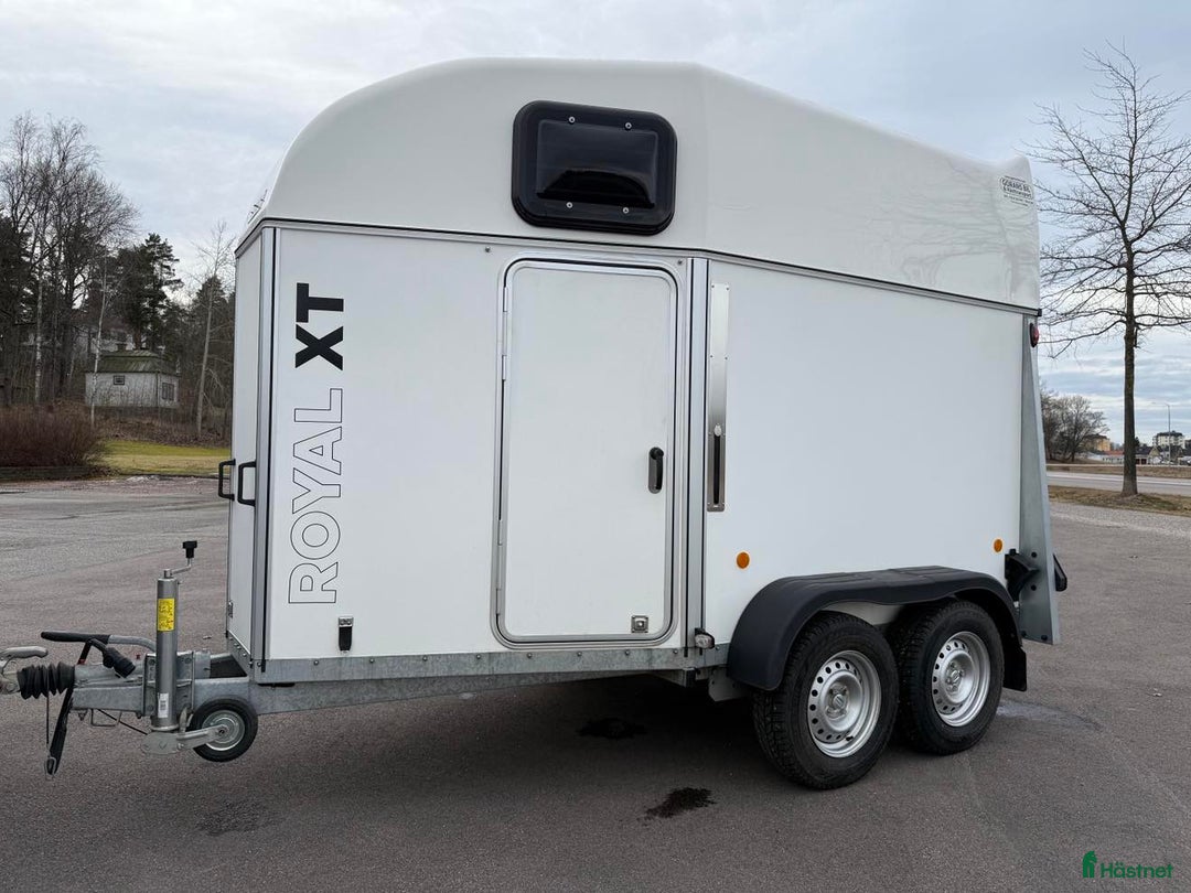 Hästtransporter  fordon & transport till salu: ROYAL XT HÄSTTRANSPORT  i Köping - Annons 2