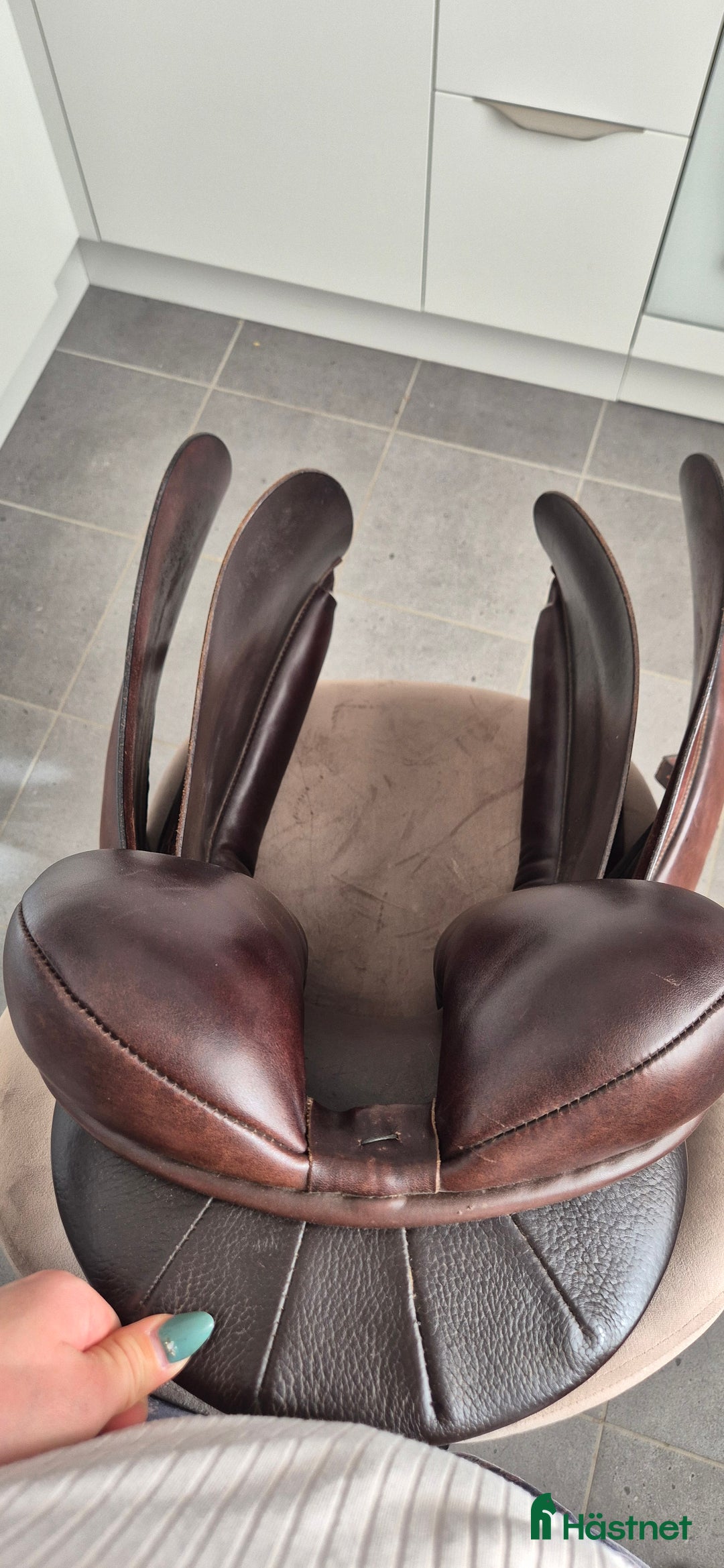 Sadlar hästutrustning till salu: Brun dressyrsadel 18' i Anderslöv - Annons 4