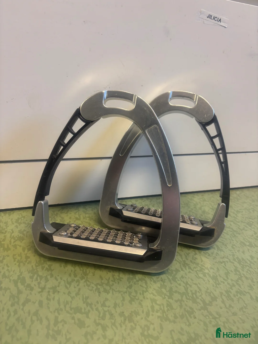 Stigbyglar hästutrustning till salu: Acavallo stigbyglar i Fridlevstad - Annons 1