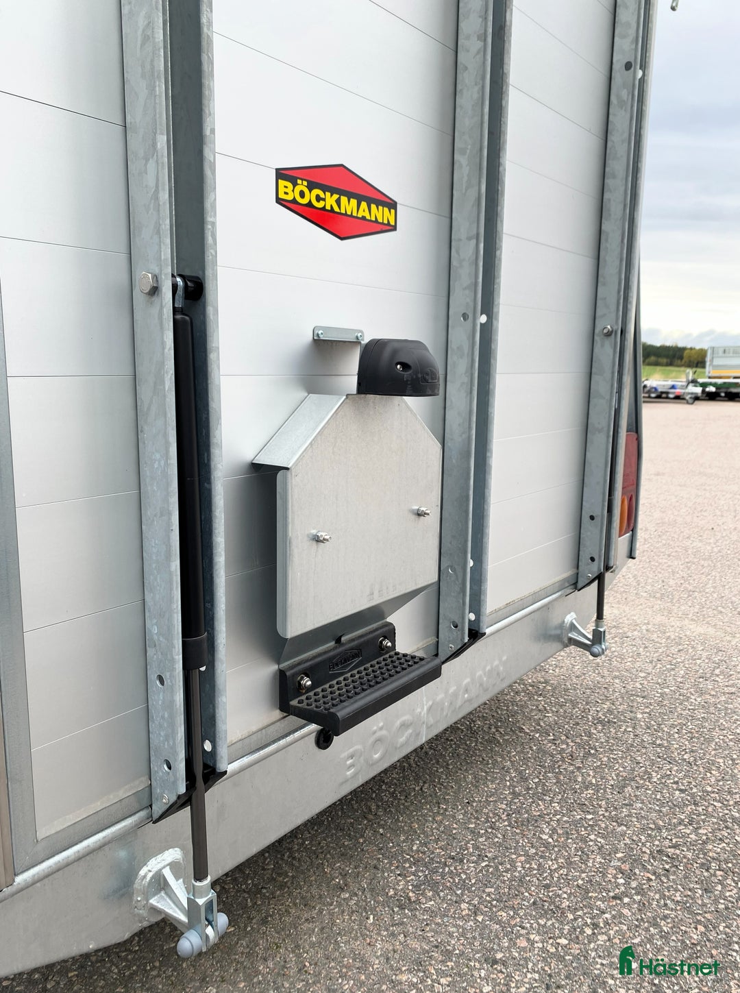 Hästtransporter  fordon & transport till salu: 1,5-hästars + sadelkammare -Kvalitet till bra pris i Kvicksund - Annons 24