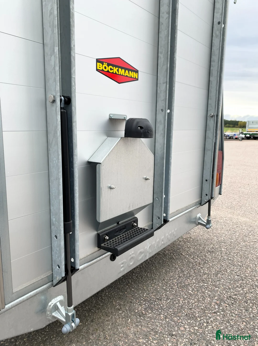 Hästtransporter  fordon & transport till salu: 1,5-hästars + sadelkammare -Kvalitet till bra pris i Kvicksund - Annons 24