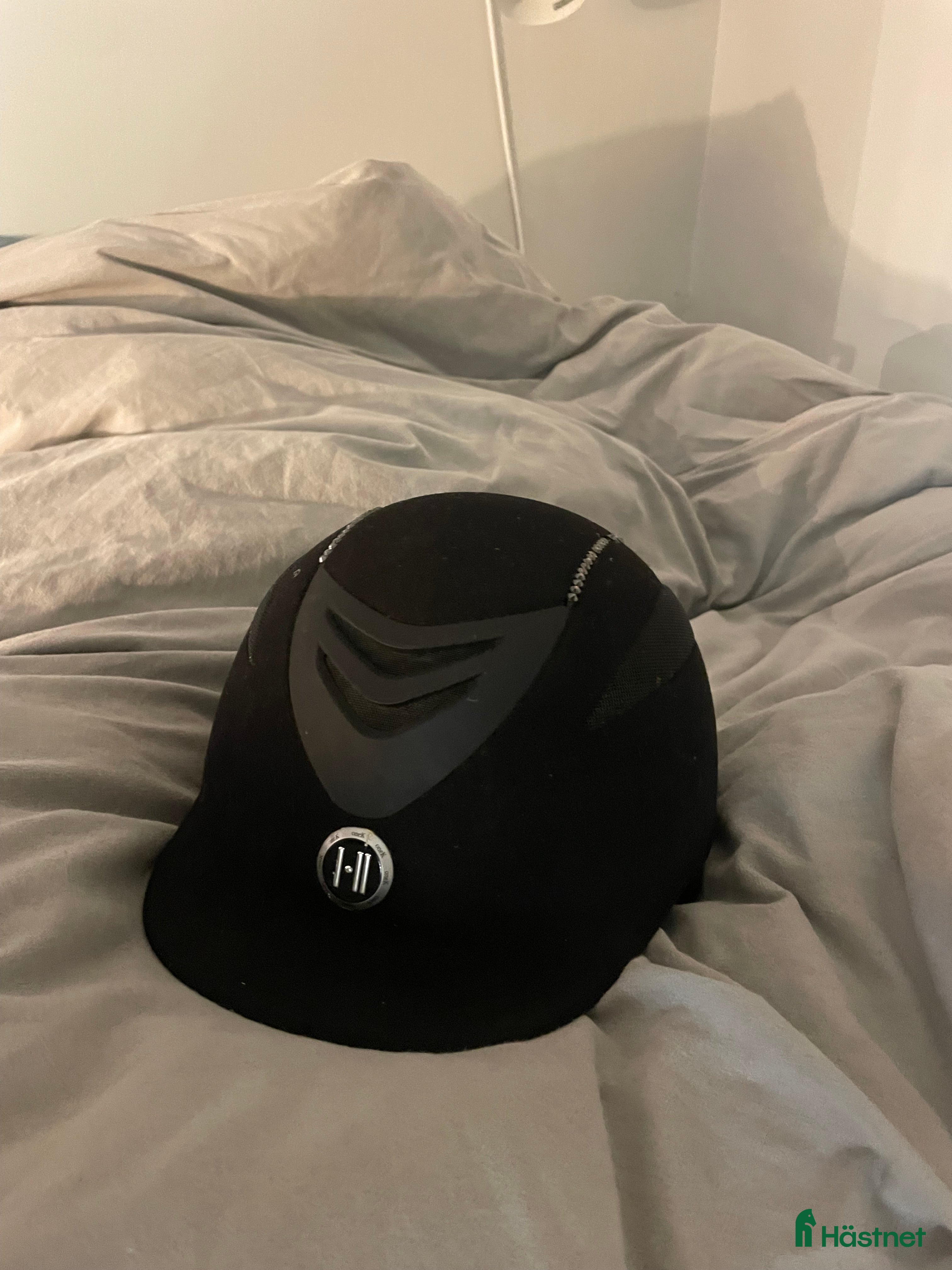 Hjälmar ryttarutrustning till salu: OneK hjälm - Annons 19