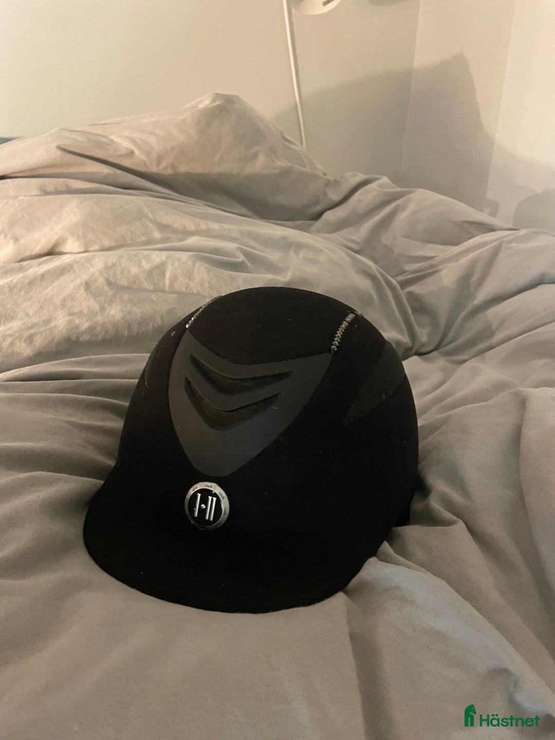 Hjälmar ryttarutrustning till salu: OneK hjälm - Annons 1