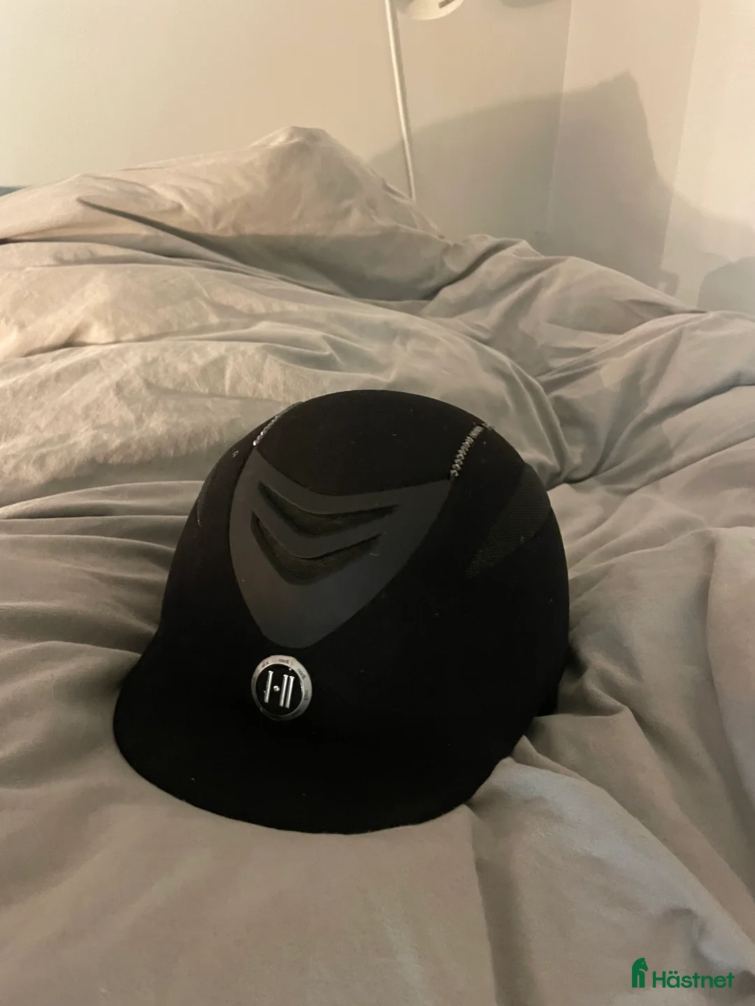 Hjälmar ryttarutrustning till salu: OneK hjälm - Annons 1