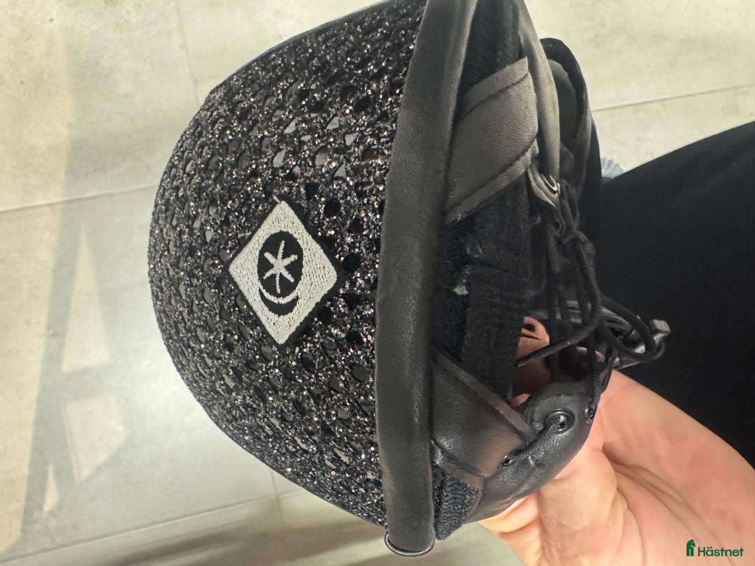 Hjälmar ryttarutrustning till salu: Sp 8 leatherlook i Kungsbacka - Annons 3