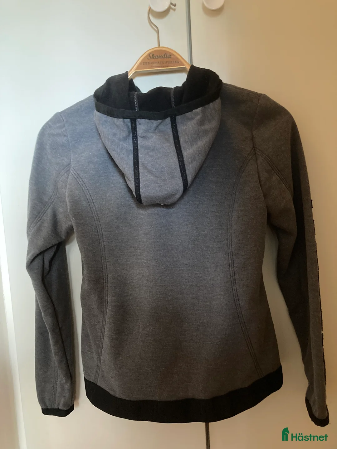 Jackor & Kavajer ryttarutrustning till salu: Pikeur huvtröja i Älvsjö - Annons 2