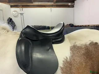 Sadlar hästutrustning Lippo Rivello Doma i toppskick - Annons 1