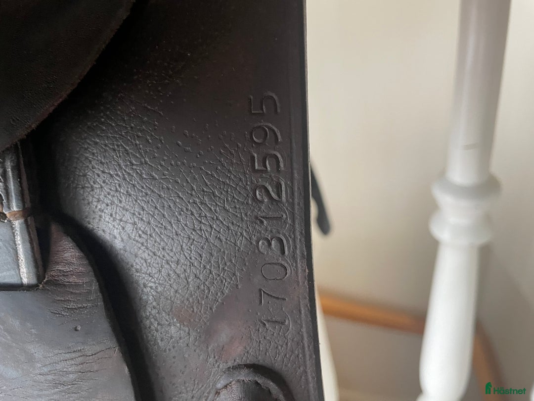 Sadlar hästutrustning till salu: Fin Lippo hoppsadel i Västerfärnebo - Annons 4