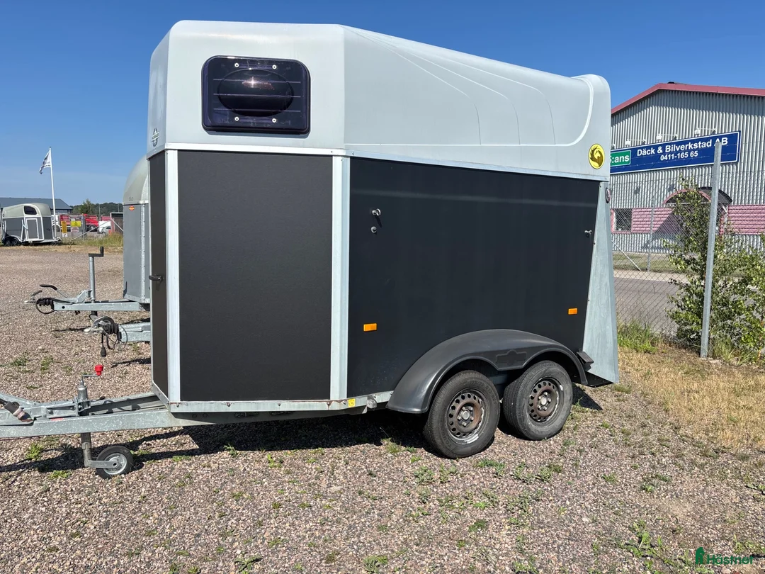 Hästtransporter  fordon & transport till salu: Nyrenoverad Humbaur Singel - Annons 2
