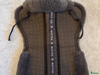 Sadeltillbehör hästutrustning till salu: Mattes correction pad brun i Älvsjö - Annons 1