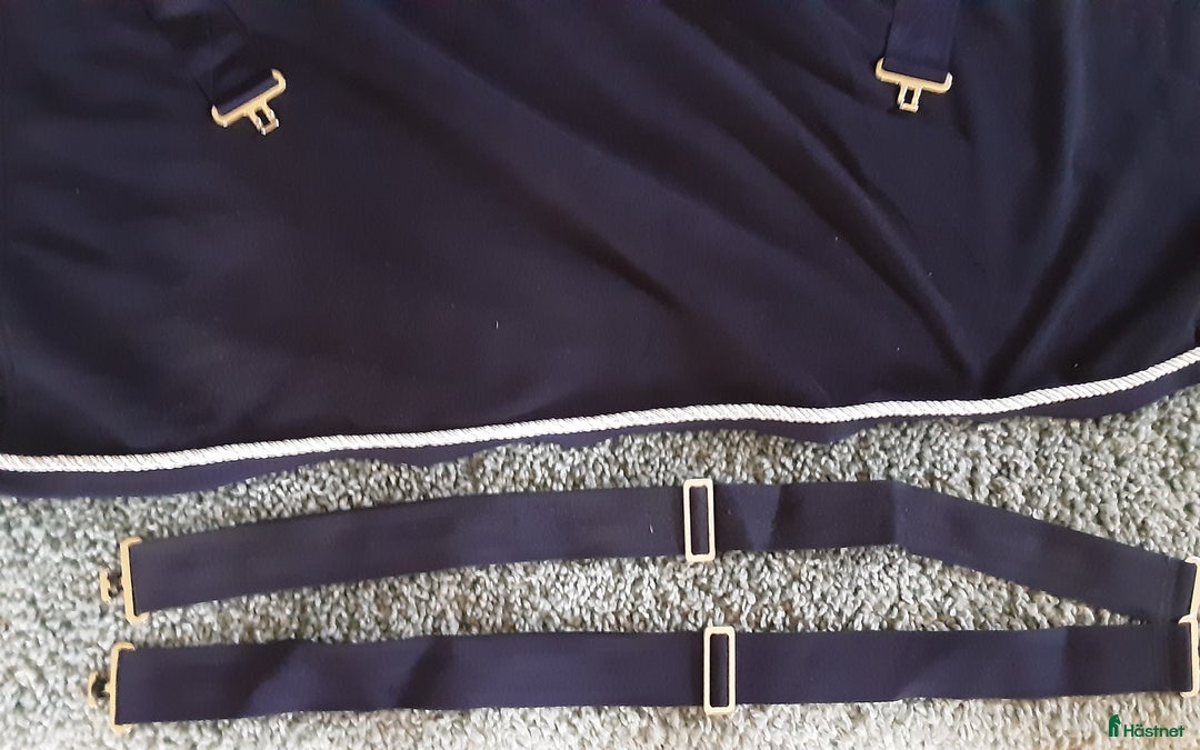 Täcken hästutrustning till salu: Nytt svett täcke i Bjuv - Annons 3