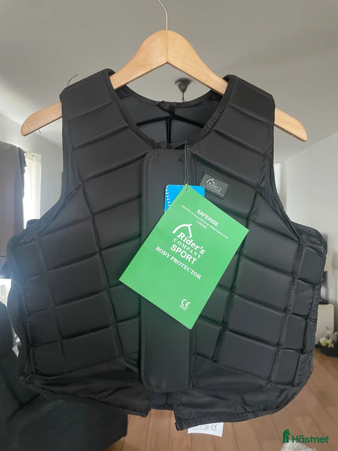 Säkerhetsvästar ryttarutrustning till salu: Helt ny Rider’s Company väst - Annons 1