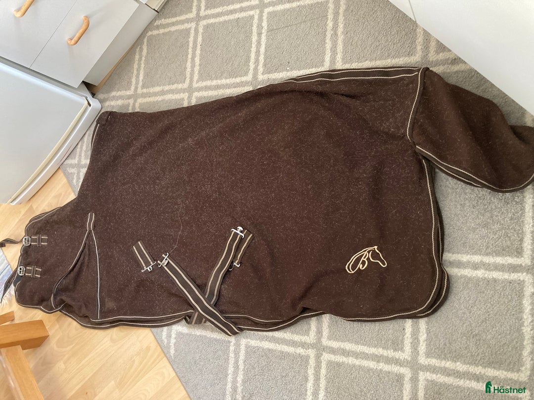 Täcken hästutrustning till salu: 2 stycken Fleecetäcken i Fliseryd - Annons 4