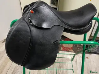 Sadlar hästutrustning Robin Hood Elite 16,5 tum i Heby - Annons 3