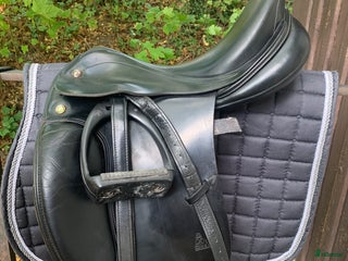 Sadlar hästutrustning till salu: Prestige Lucky Dressage i Ängelholm - Annons 2